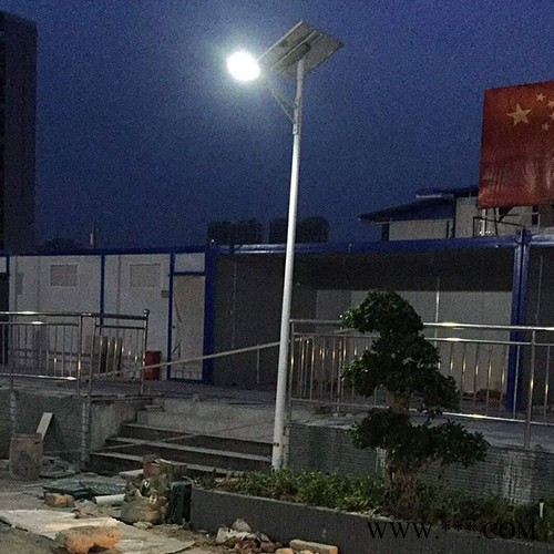 興凱照明5米太陽能路燈  內(nèi)置智能控制器 安裝方便