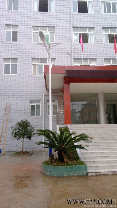 供應(yīng)太陽(yáng)能路燈廠 四川太陽(yáng)能路燈