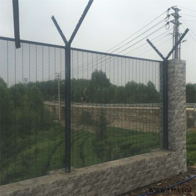 果園圈地護(hù)欄 放心省心 瀾潤安裝倉庫隔離網(wǎng) 道路安全框架網(wǎng) 光伏發(fā)電防護(hù)網(wǎng)公司