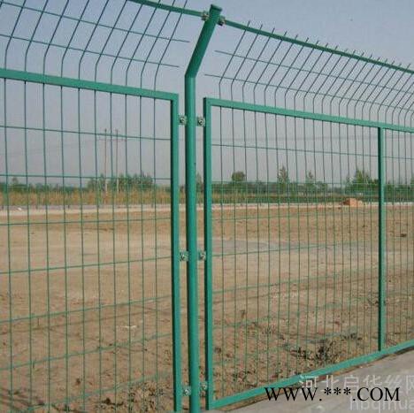 供應(yīng)高速公路護(hù)欄網(wǎng)  河道護(hù)欄網(wǎng)  公路護(hù)欄網(wǎng)   隔離柵    隔離柵價格 光伏電站圍網(wǎng)   機(jī)場防護(hù)網(wǎng)