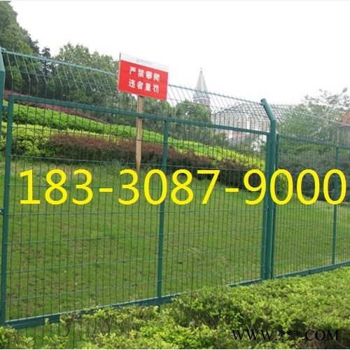 隔離柵 隔離柵廠家 圍欄 護欄網(wǎng)  光伏發(fā)電圍網(wǎng)  公路護欄  景區(qū)護欄 護欄網(wǎng)廠家 183-3087-9000