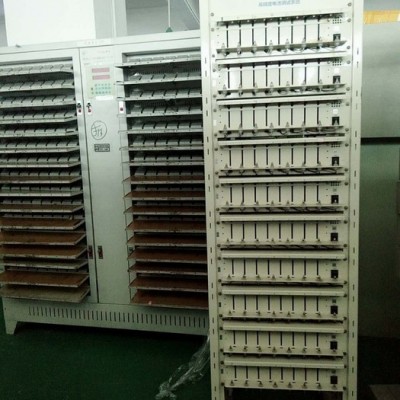 優(yōu)動(dòng)能5V6A 大電流 圓柱鋰電池 電芯 容量分級(jí)篩選檢測(cè)設(shè)備 分容柜