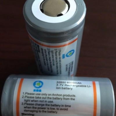 廠家批發 **3.7V 32650鋰電池7000mAh強光手電電池、帶防爆安全閥! **3.7V 32650鋰電